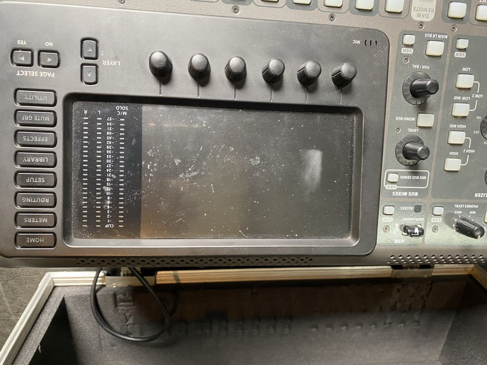 Mikser Behringer x32 compact + Z CASE na kółkach