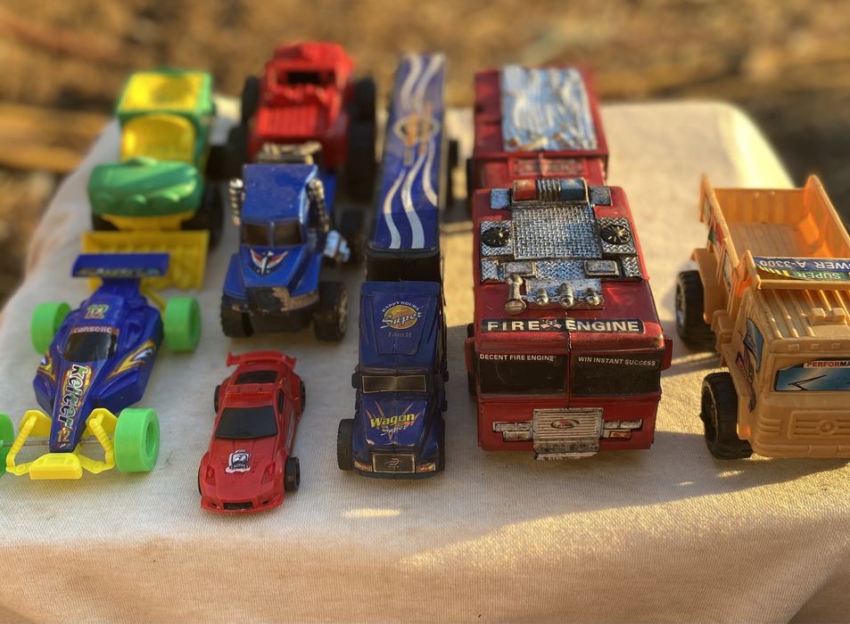 8 Carrinhos de brincar