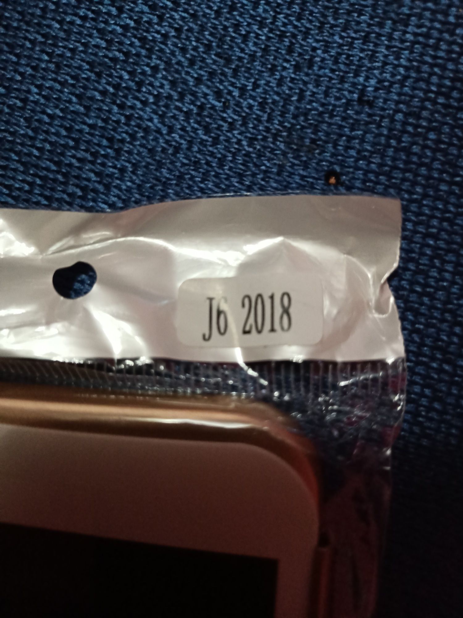 Sprzedam etui Samsung J6