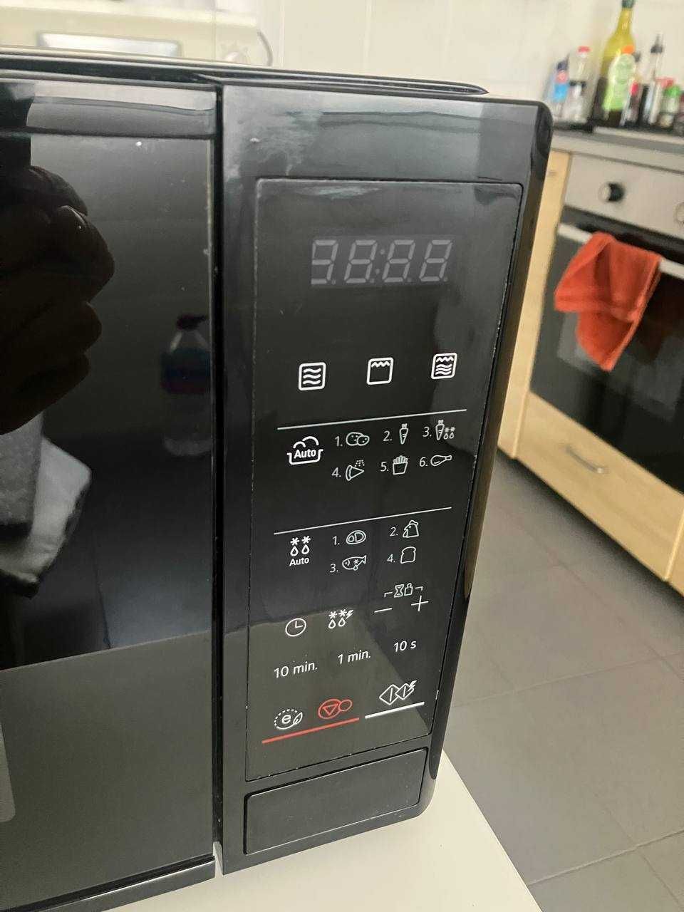 Micro-ondas com grill LG, 50€, Almada, Lisbon