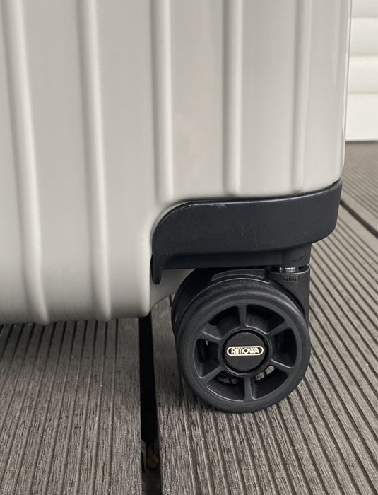 74L Rimowa Porsche 992 PTS Walizka XL 4 kółka Chalk Grey Kredowy Szary