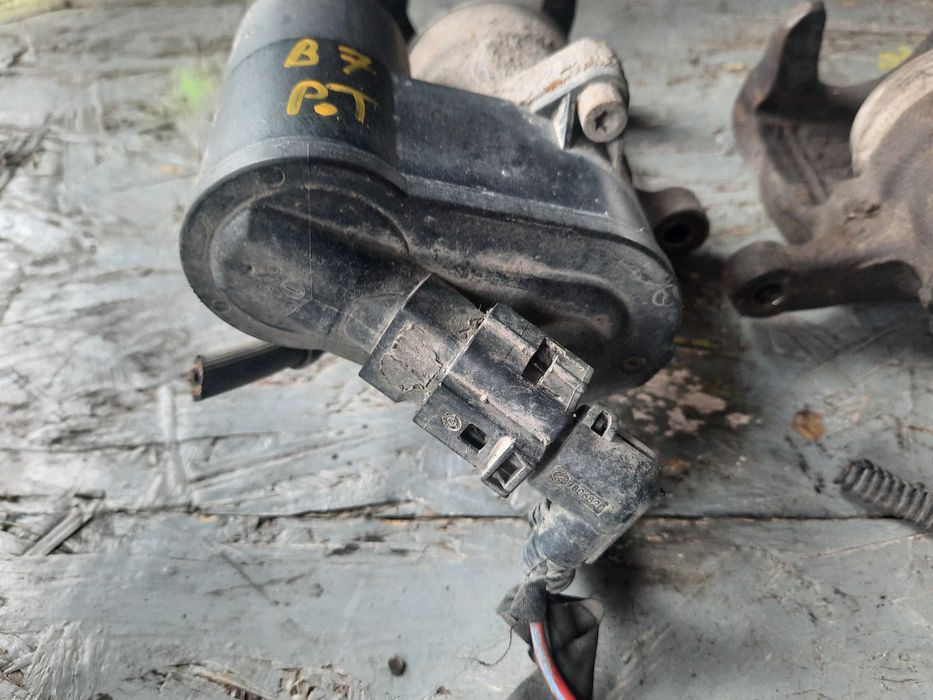 Zacisk hamulcowy tył tylny Volkswagen Passat B7 2.0 TDI