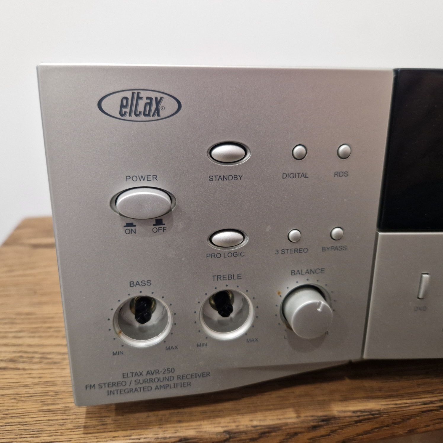 Amplituner eltax avr-250