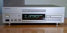 Odtwarzacz CD Onkyo Integra DX-6750 z pilotem