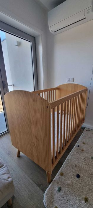 Cama de Bebé Confetti Natural em Pinho Maciço – Como Nova!