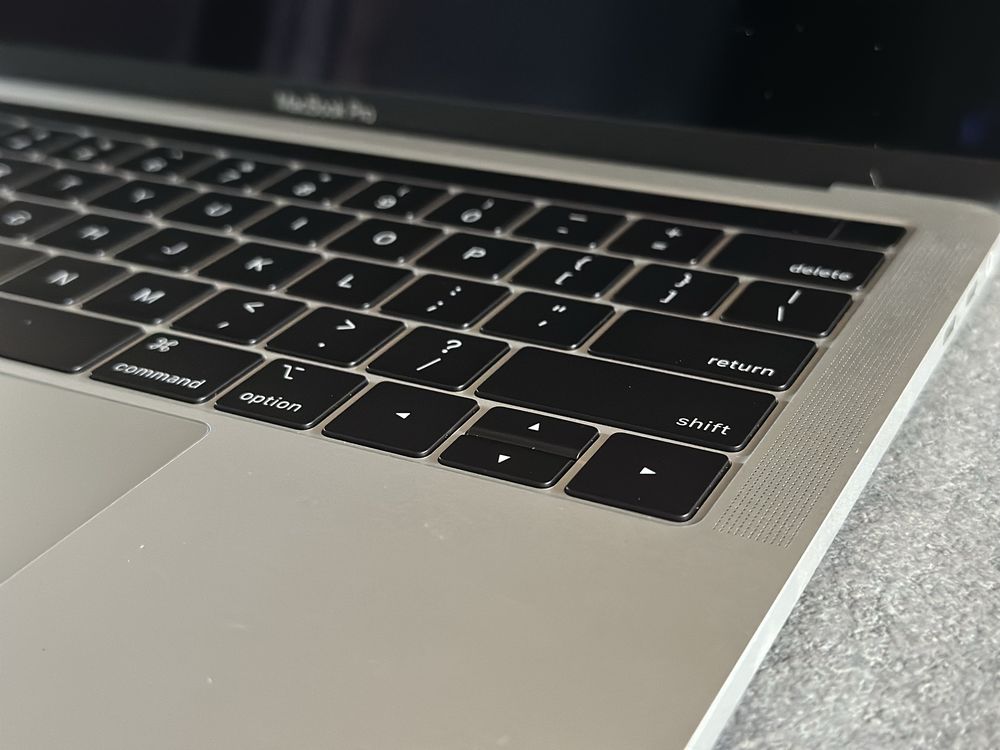 Apple Macbook pro new