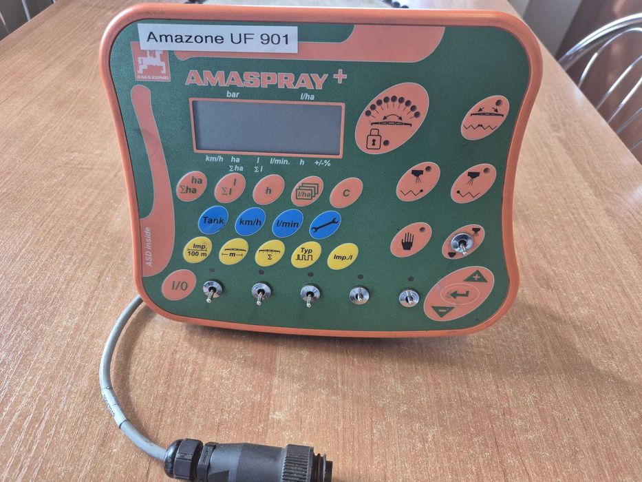 Opryskiwacz zawieszany Amazone UF 901 15m 2014r. Amaspray+
