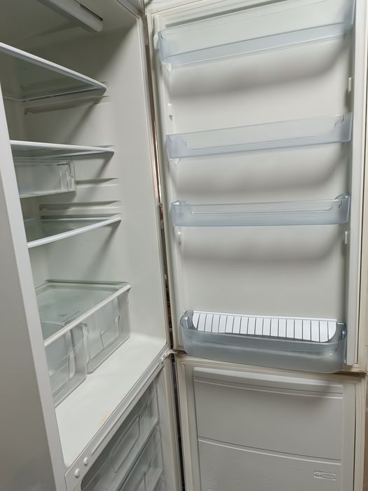 Холодильник Indesit B18FNF