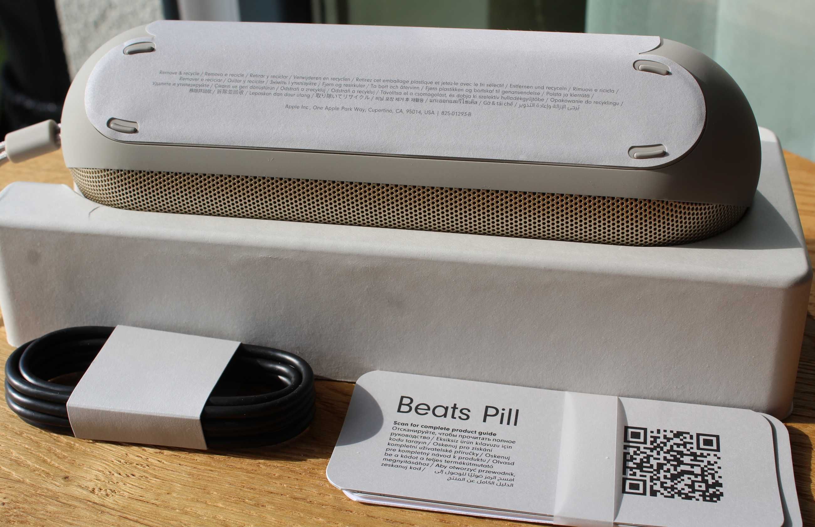 Apple Głośnik bezprzewodowy Bluetooth Beats Pill szampański