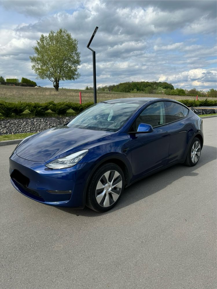 Tesla model Y dual motor