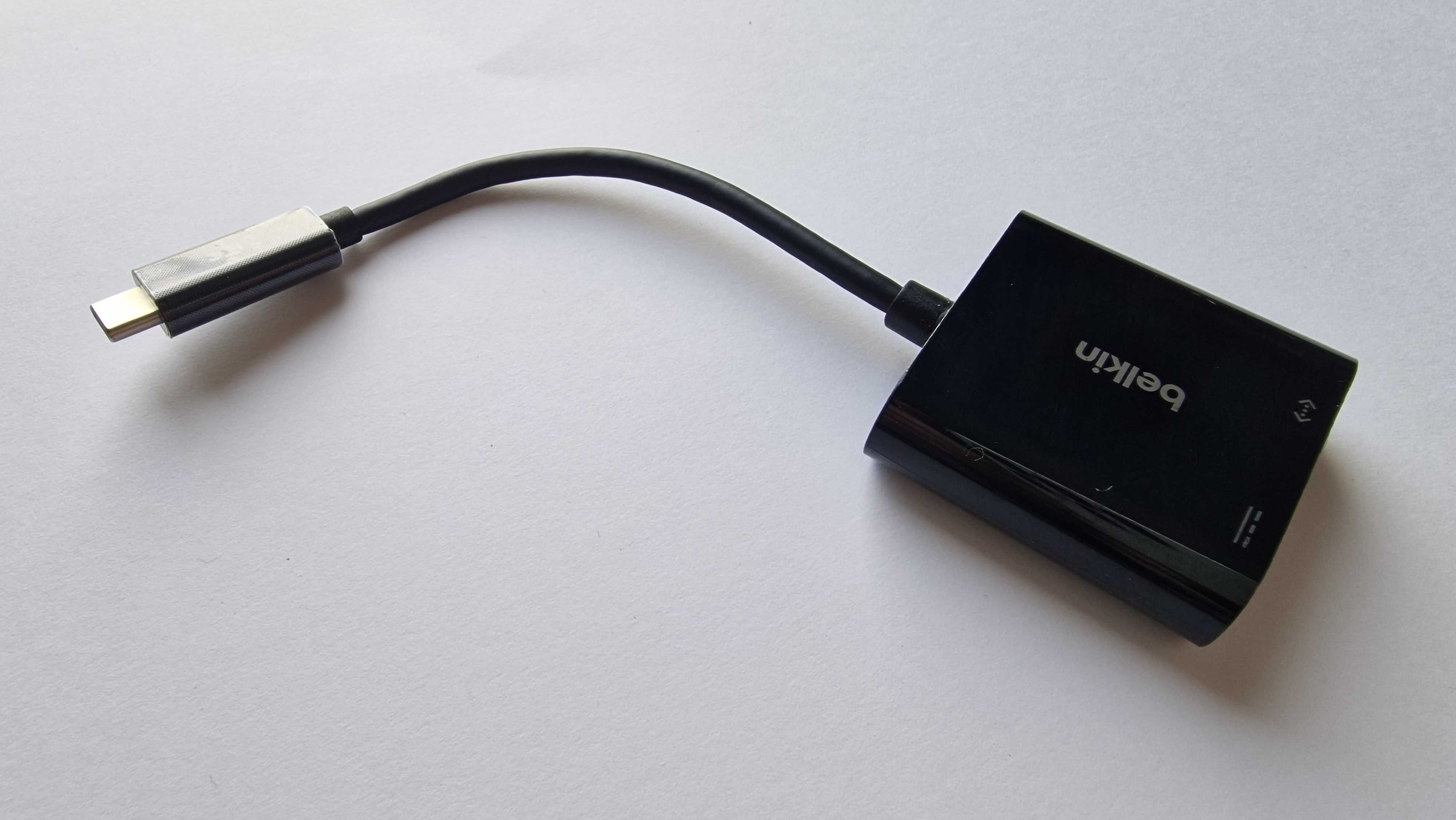 Adapter USB-C do Ethernet z portem ładowania marki Belkin