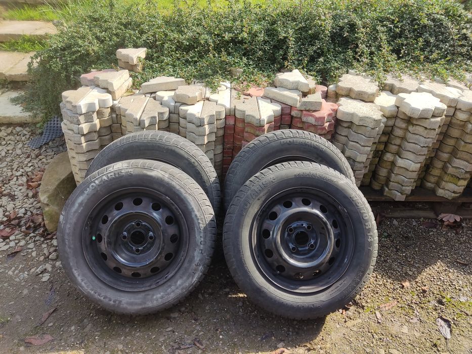 Felgi stalowe 14 z oponami zimowymi do Hyundai i20