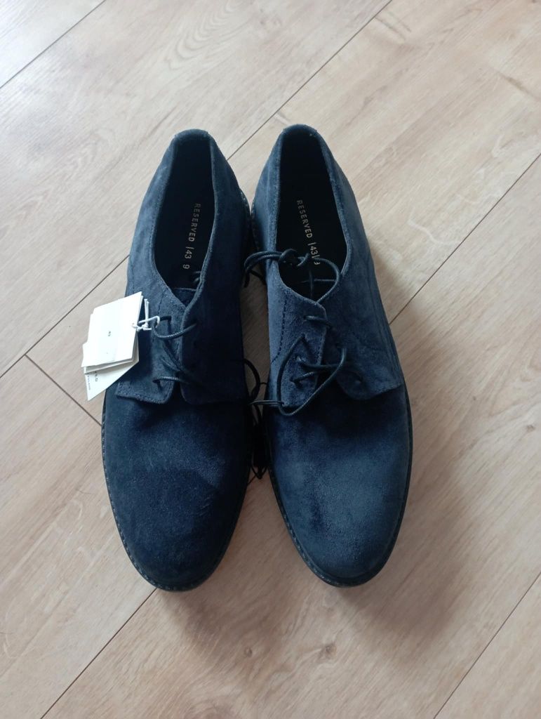 Buty do garnituru