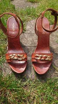 Venezia brązowe skórzane sandały sandałki drewniaki z łańcuchem.