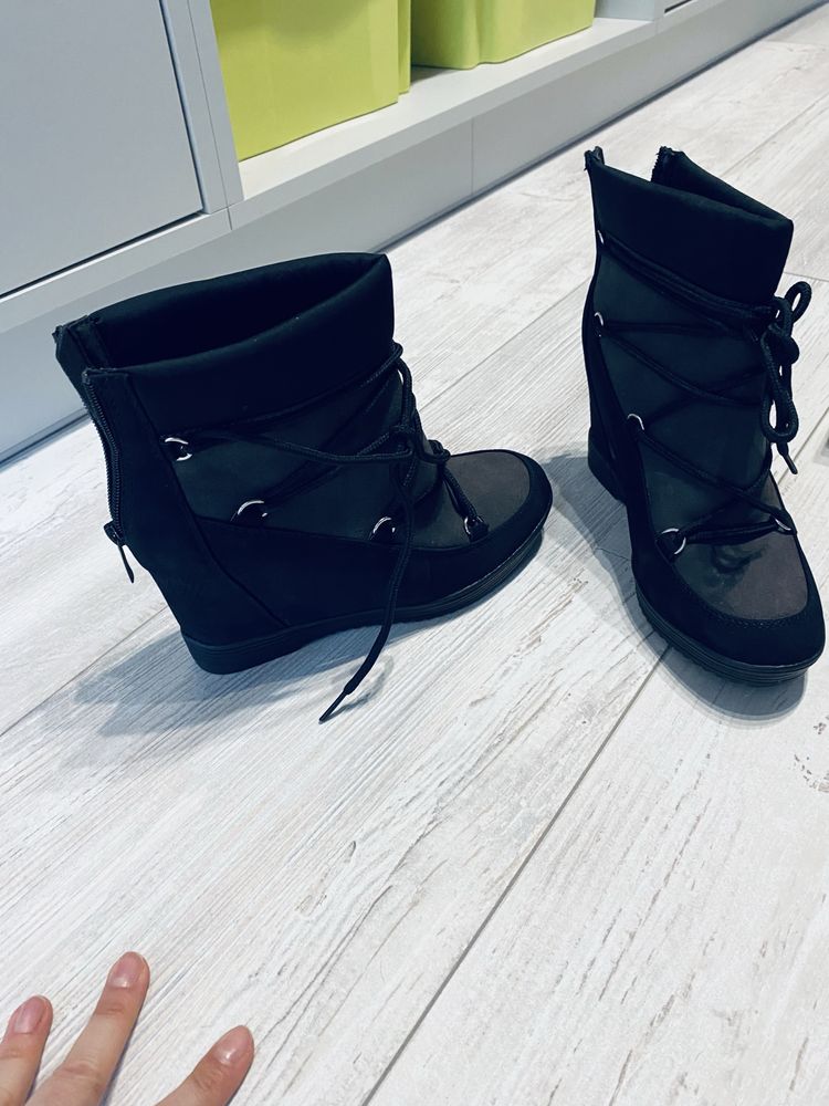 Buty jesienno-zimowe na koturnie