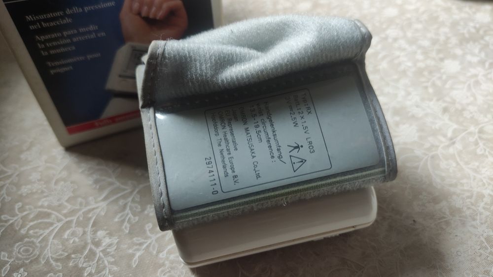 Тонометр на зап'ястя Omron RX неробочий