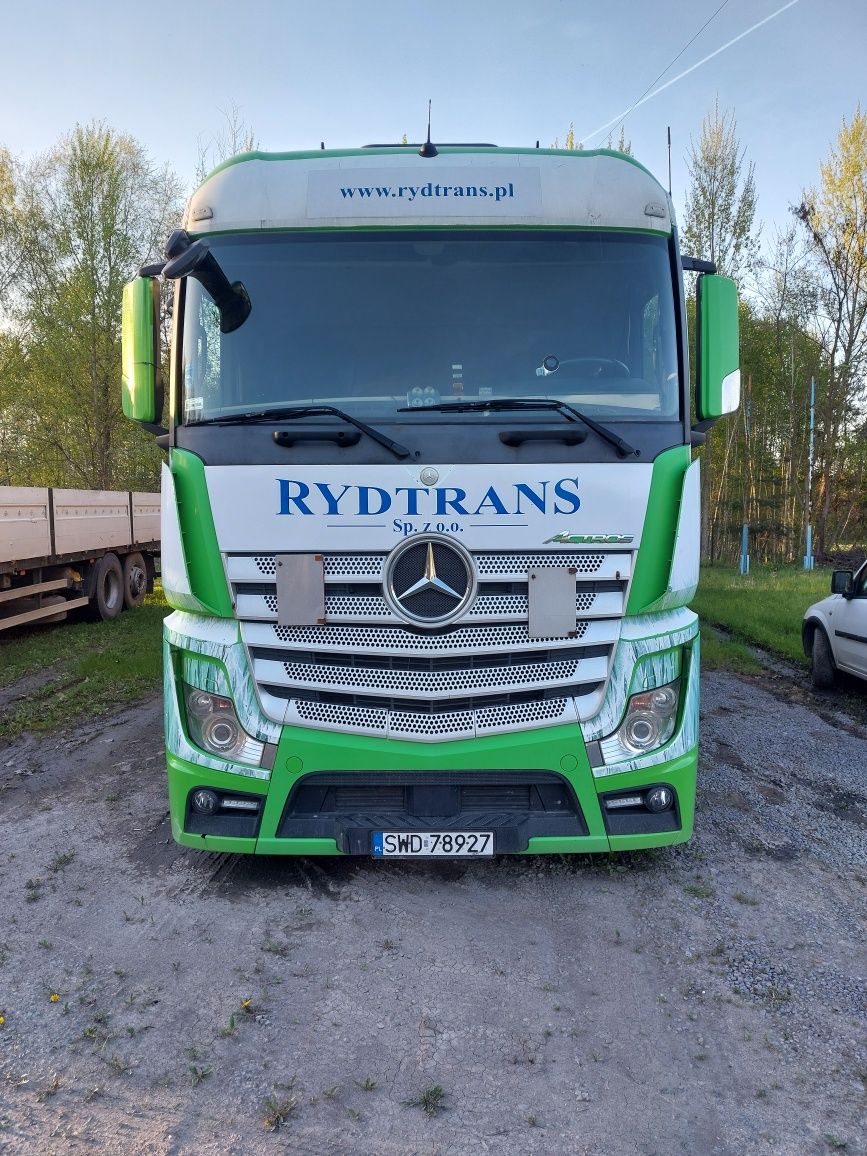 Mercedes Actros MP4 Euro6 Low Deck z naczepą Krone Mega