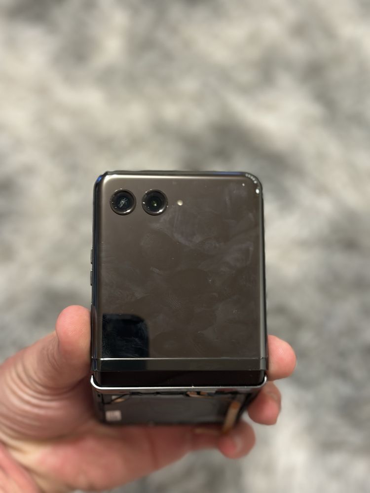 Motorola Razr Plus 2023 на запчастини