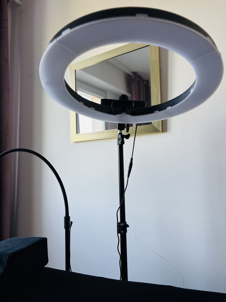 Łóżko do stylizacji rzęs i lampa