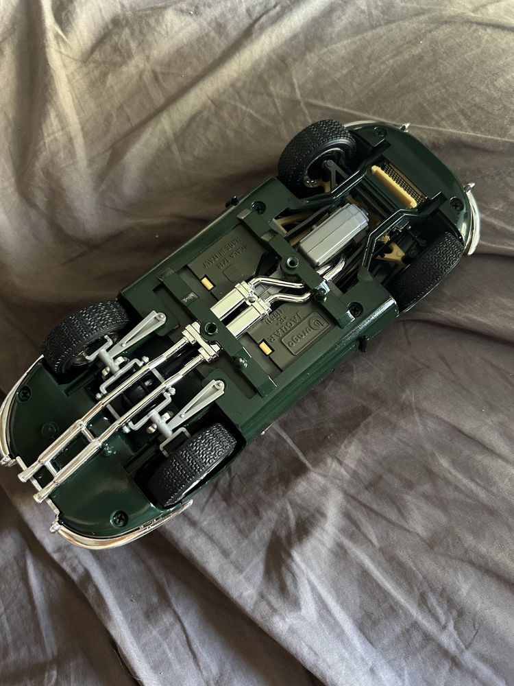 Jaguar “E” 1961 scala 1/18