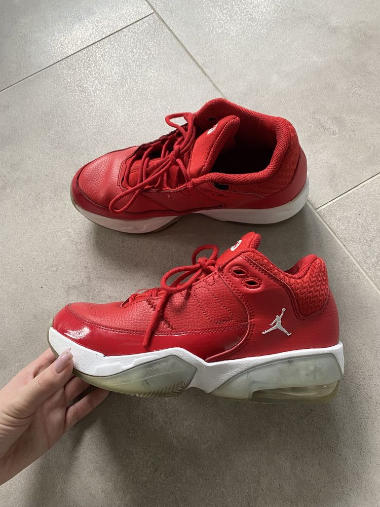 Nike Jordan Aura 3