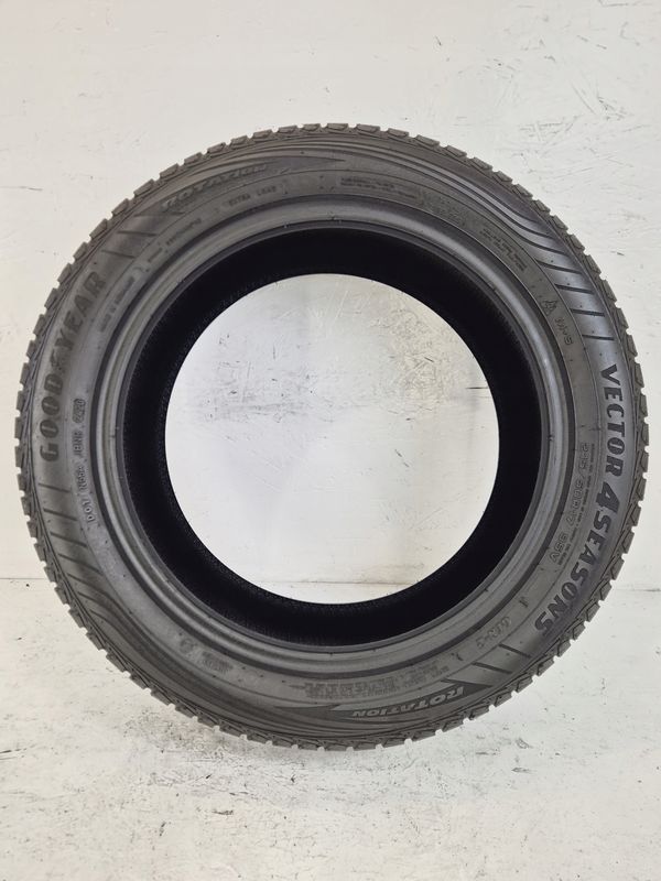 Opony Goodyear Vector 4Seasons 215/50r17/95v