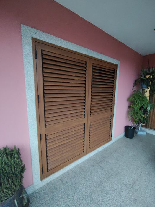 Caixilharia em Alumínio cor madeira