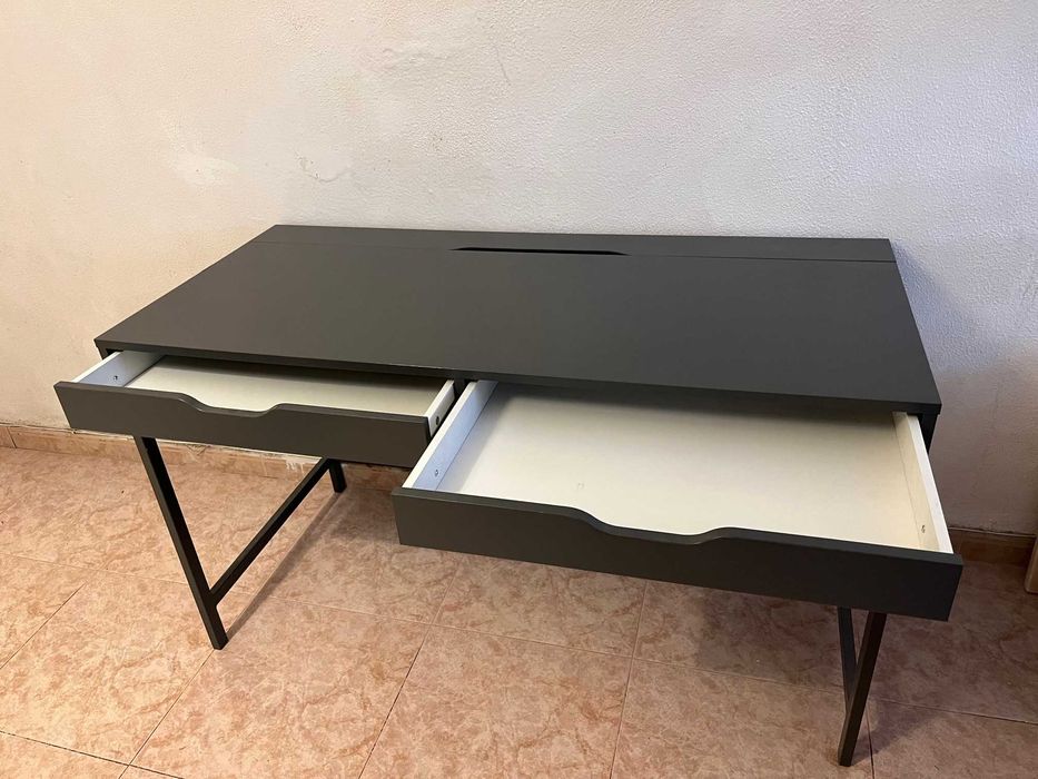 Secretária IKEA ALEX — Cinzenta, com arrumação de cabos (como nova)