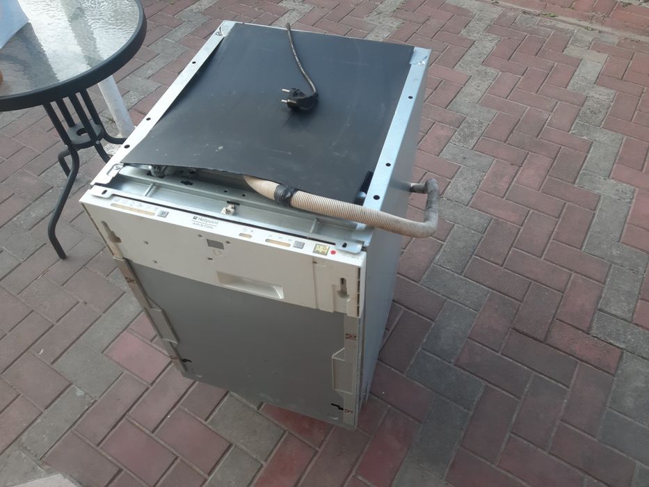Посудомоная машина Hotpoint Ariston,,состояние-рабочее,документы