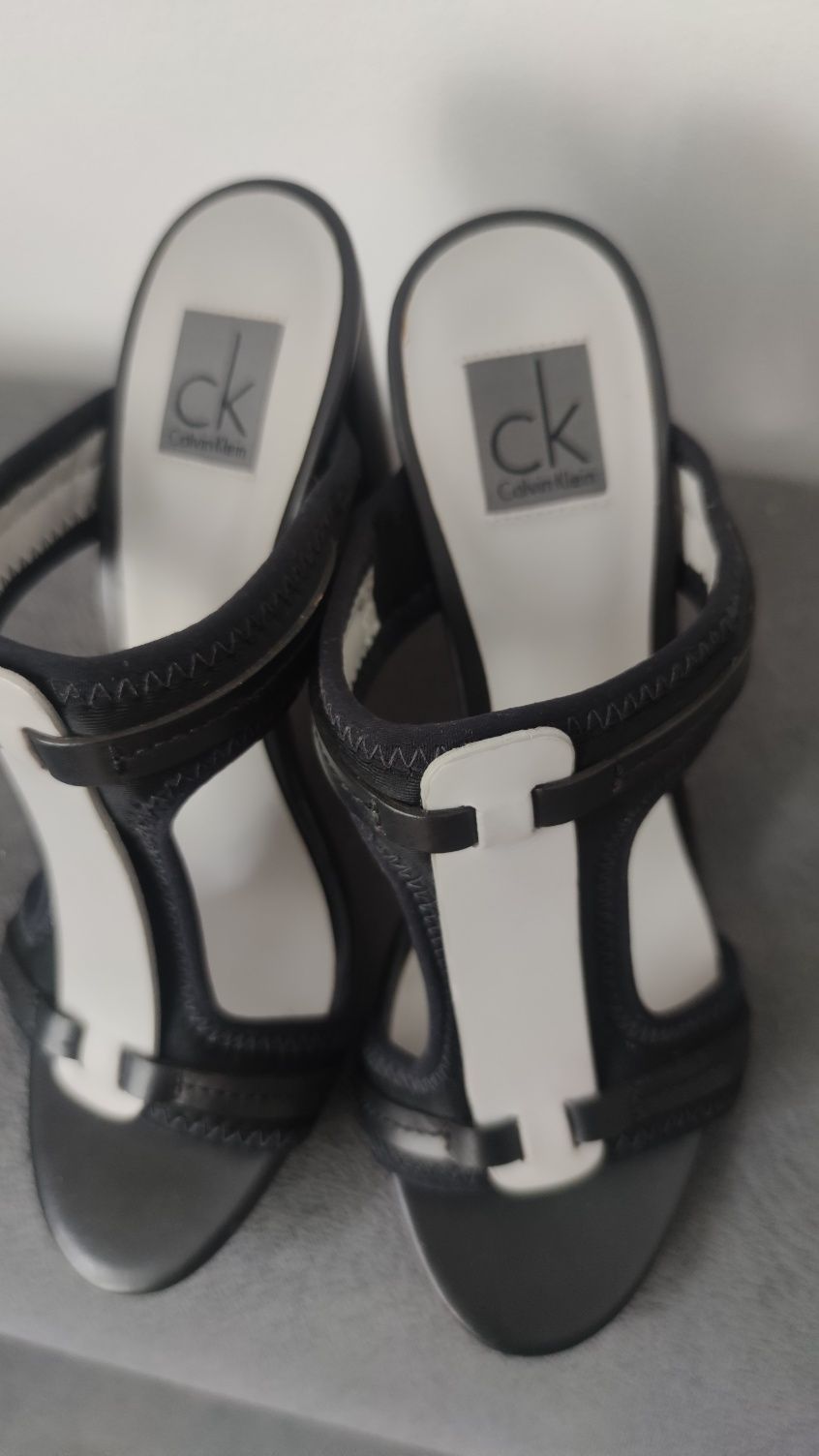 Sandały klapki na obcasie czółenka Calvin Klein 37 nowe czarno szare C