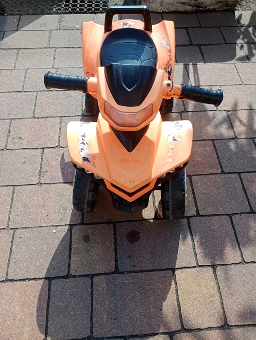 Quad jeździk pchacz