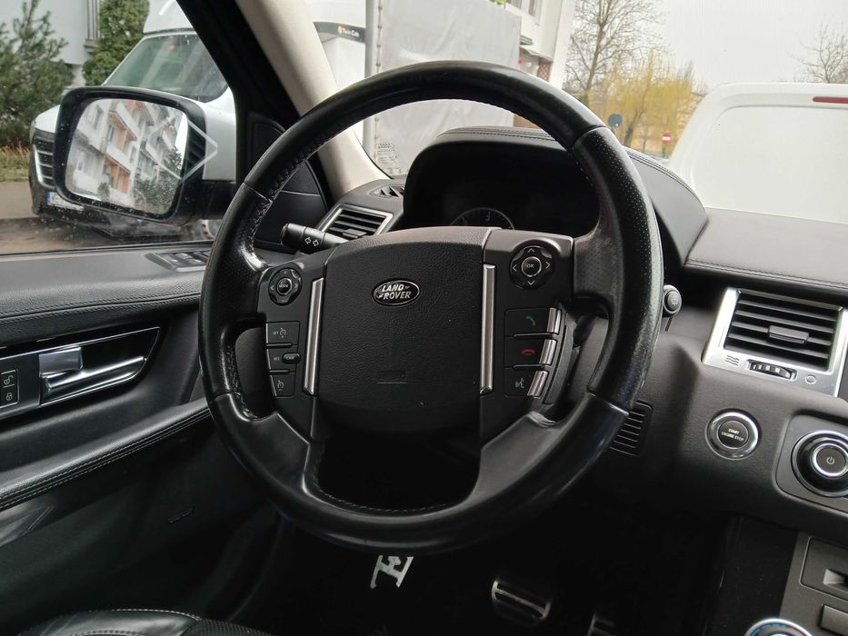 Ładny.  Uszkodzony silnik.