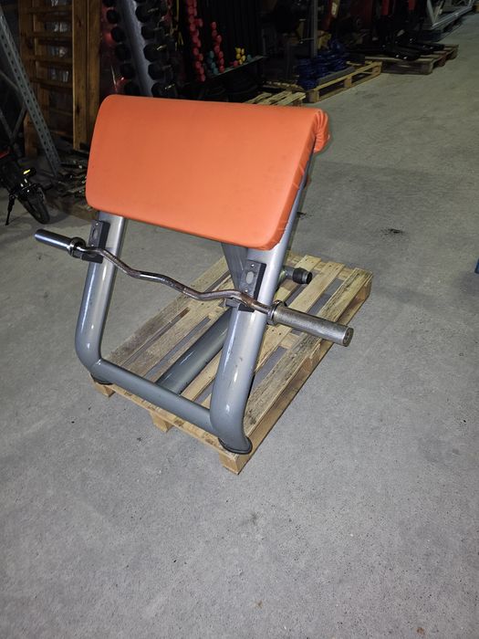 Modlitewnik Ławka Scotta jak Technogym hes olymp