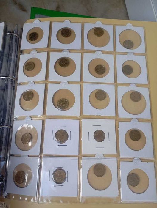 à venda:
cerca de 450 moedas de diferentes países.