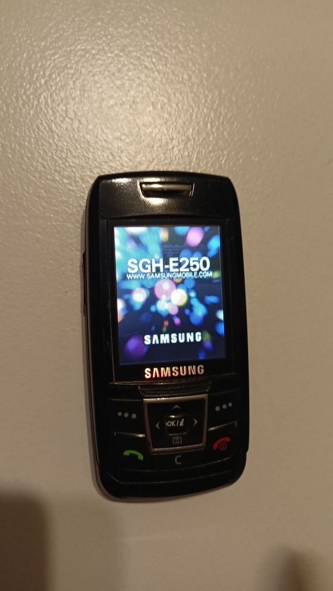 Samsung SGH-E250 sprawny + ładowarka