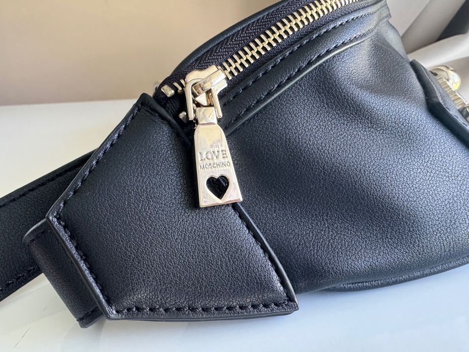 Saszetka nerka LOVE MOSCHINO