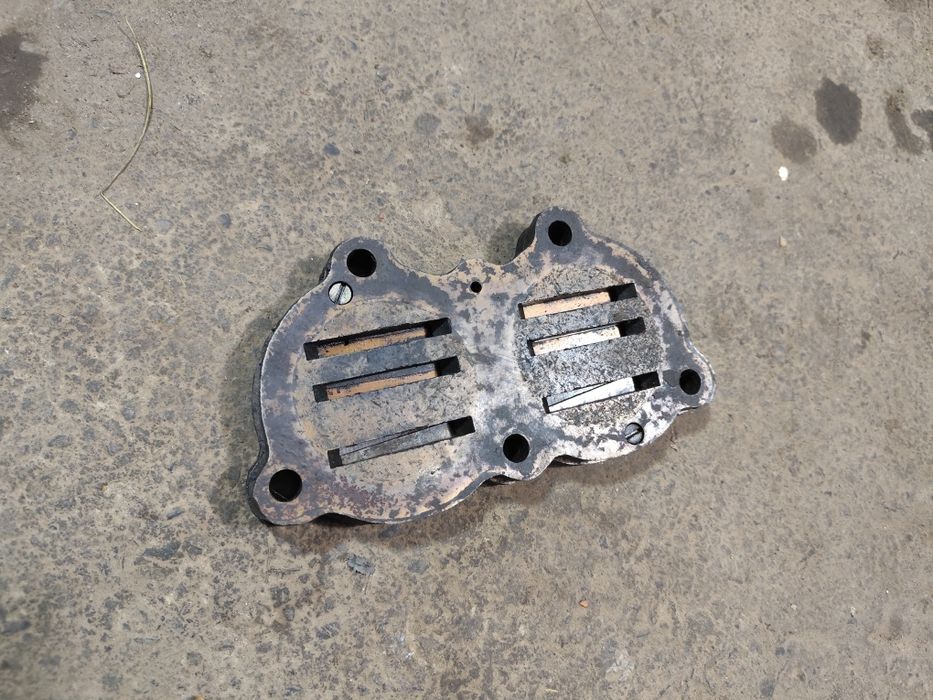 Продам  клапанну  плиту,головку компрессор у 43102