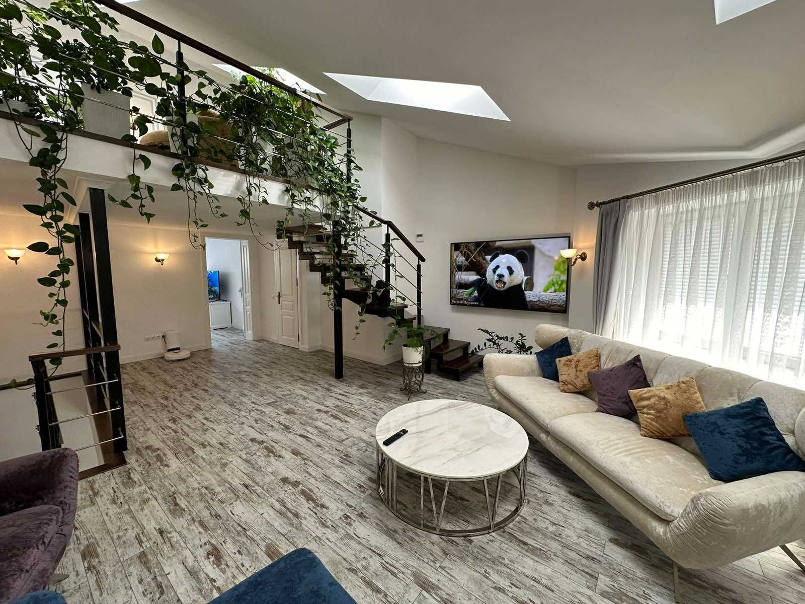 Продаж квартири ВІП класу в центрі на вул. Мосяжна. 182кв. Без комісії