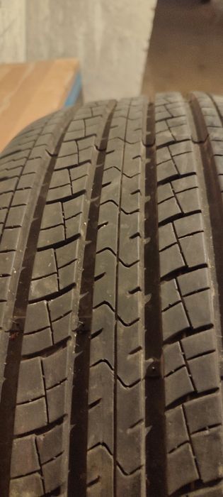 Продам резину kumho 225/55/29