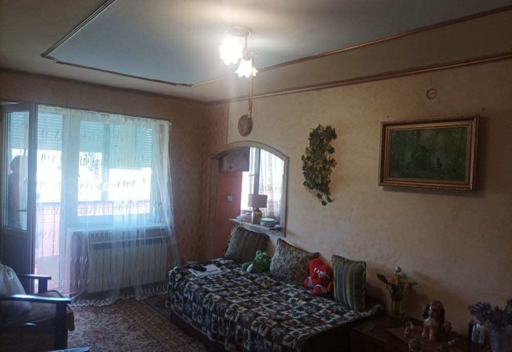 Продаж трьохкімнатной квартири неподалік центра.