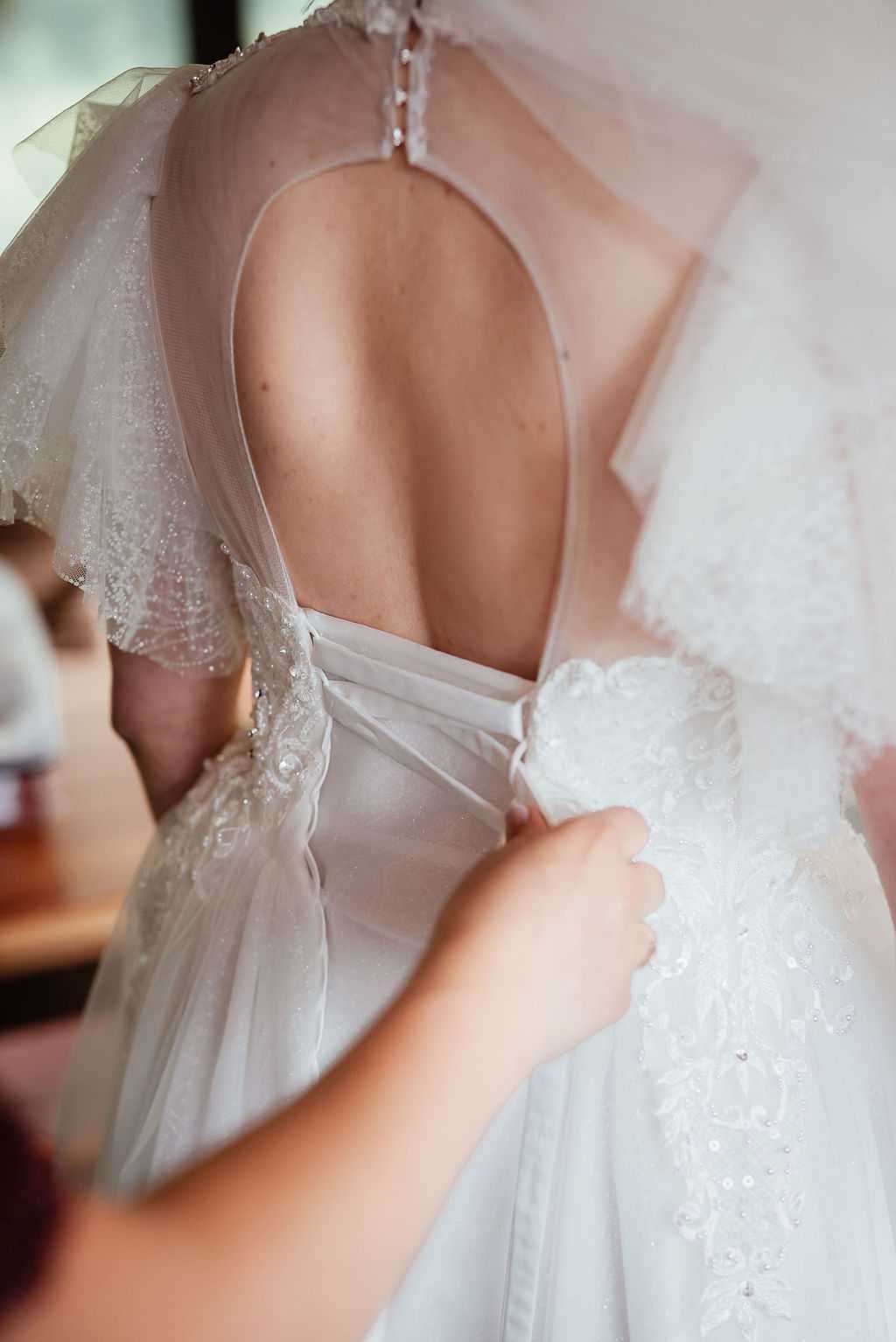 Suknia ślubna z perełkami - bogato zdobiona, kilka warstw tiulu