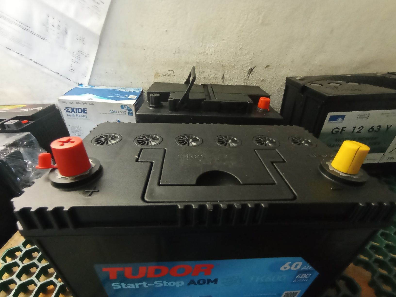 BATERIAS SOLARES) 240 amperes C 100