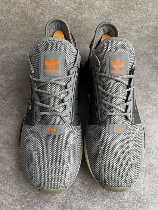 Мужские кроссовки на бусте Adidas NMD R1 V2