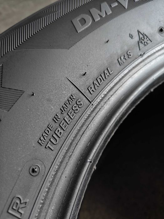 R18 265 60 шини зимові Bridgestone Blizzak DM-V2 арктичні липучки