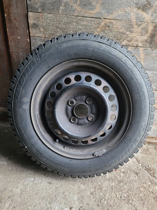 Stalowe felgi z oponami r14