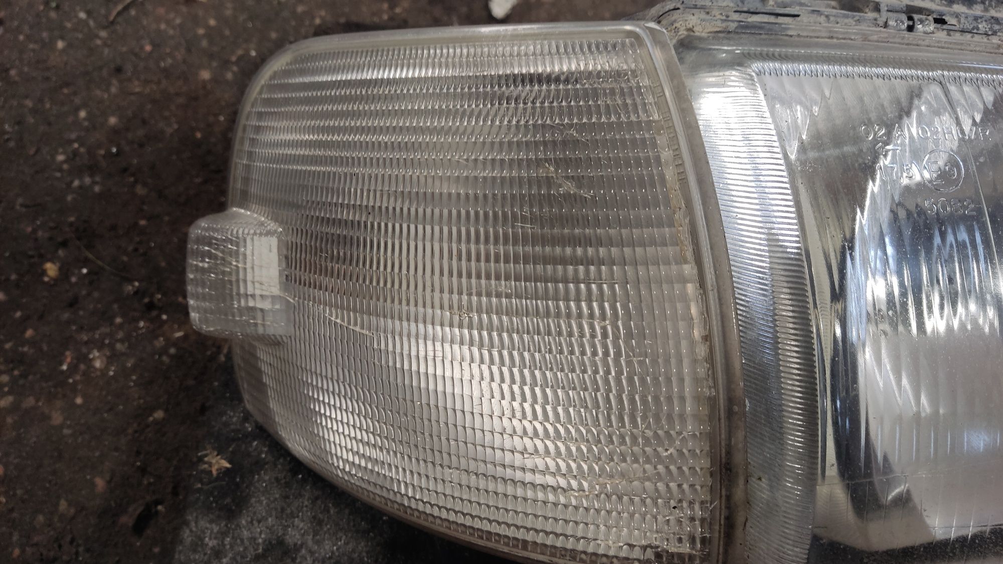 Lampa przód przednia prawa volkswagen transporter T4