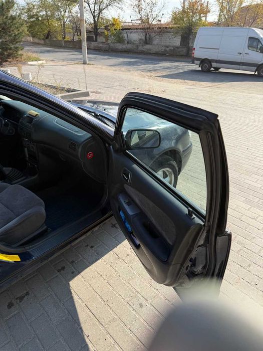 Toyota Corolla liftback 2001 года в хорошем состоянии