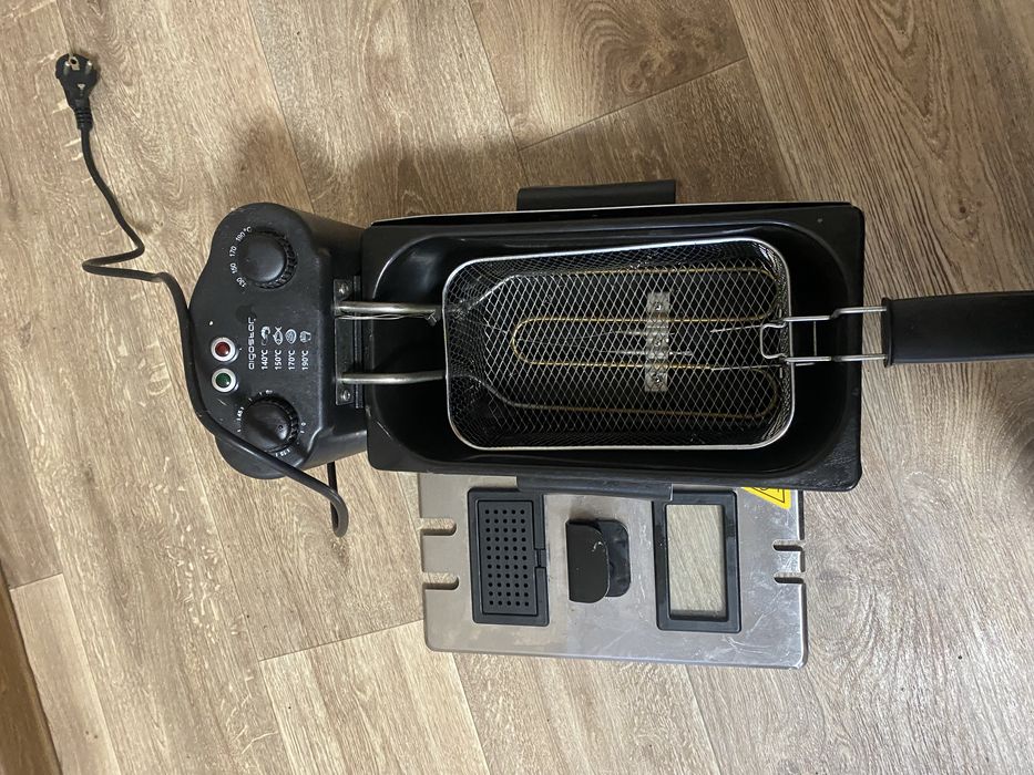 Фритюрніца майже нова