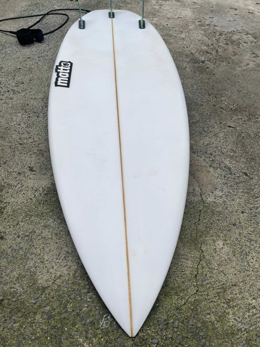 Prancha de surf 5'10" quase nova