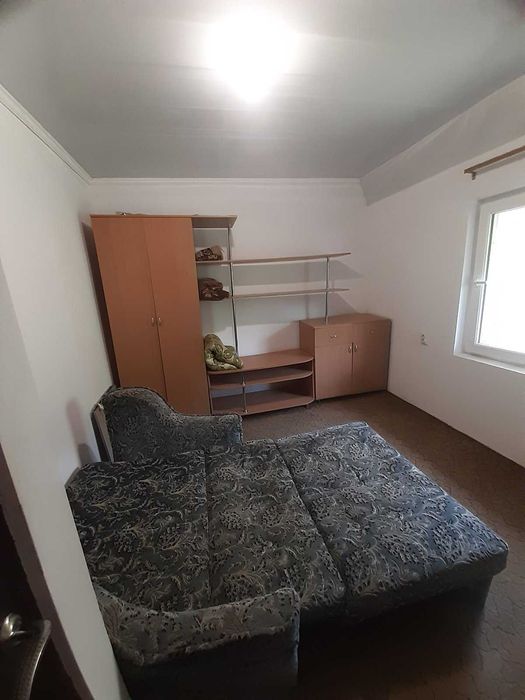 Хозяин : сдам комнату,  в частном доме,  район центрального стадиона